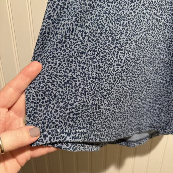 Athleta Breezy Scoop V Neck Tee Blue Leopard Size 1X - Picture 3 of 7